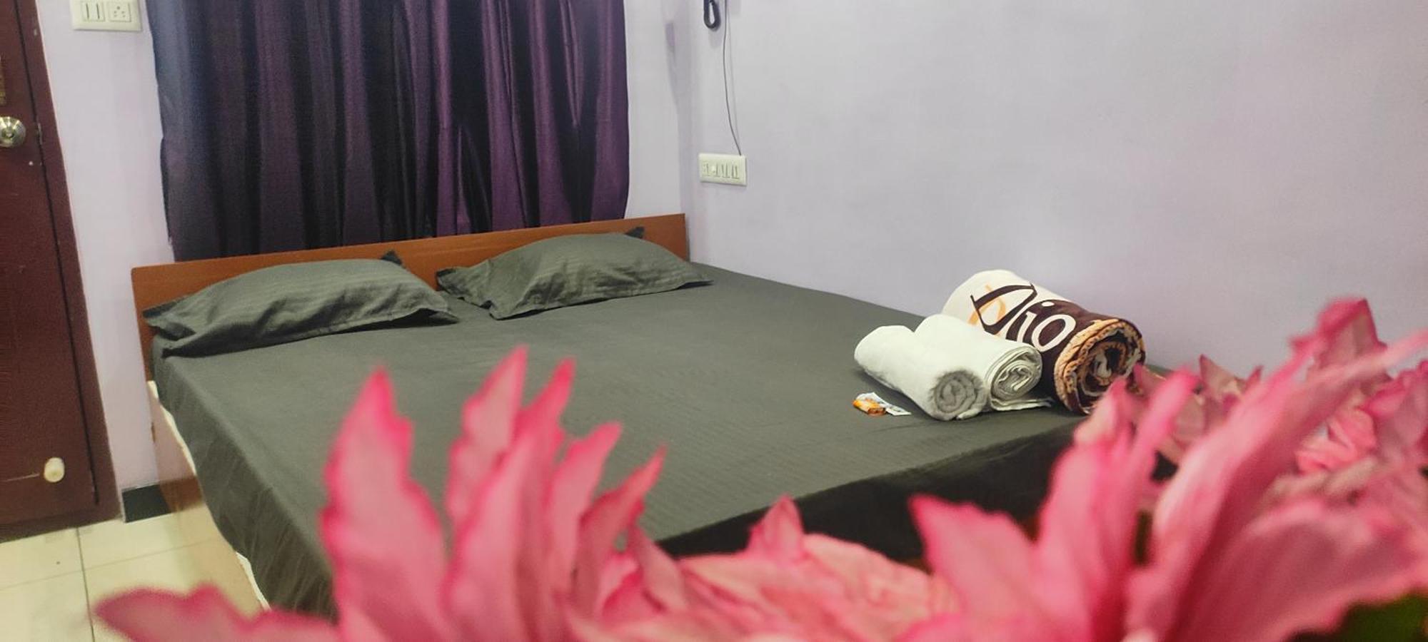 Hotel Adh Amilia Gardens Narasimharaja Puram Esterno foto